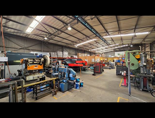 1,535M² WAREHOUSE TO LET IN SPARTAN